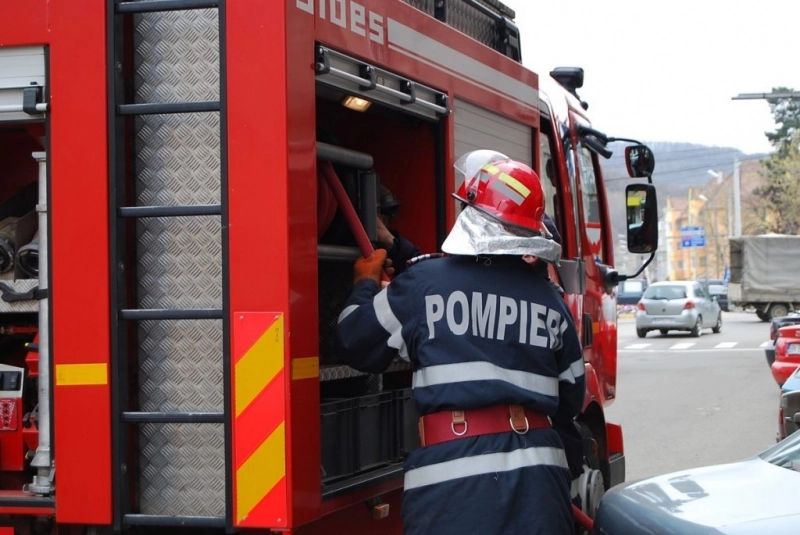 incendiu-la-o-casa-de-pe-strada-lunga