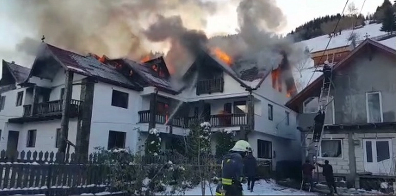 incendiu-la-o-pensiune-din-moieciu-de-sus