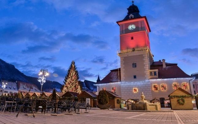 incepe-cursa-pentru-casutele-de-la-targul-de-craciun-din-piata-sfatului