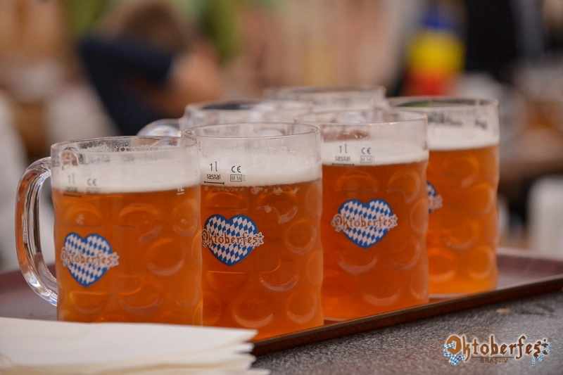 incepe-oktoberfest-2017-11-zile-de-distractie-si-bere-buna-la-brasov