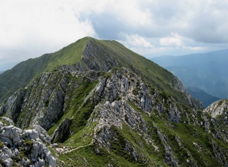 intrecere-pe-munte-150-de-atleti-vor-urca-in-fuga-varful-piatra-mare