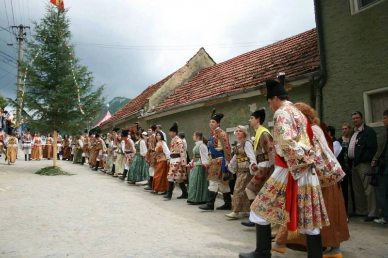 jocul-stramosesc-de-la-sargu-se-amana-cu-o-saptamana