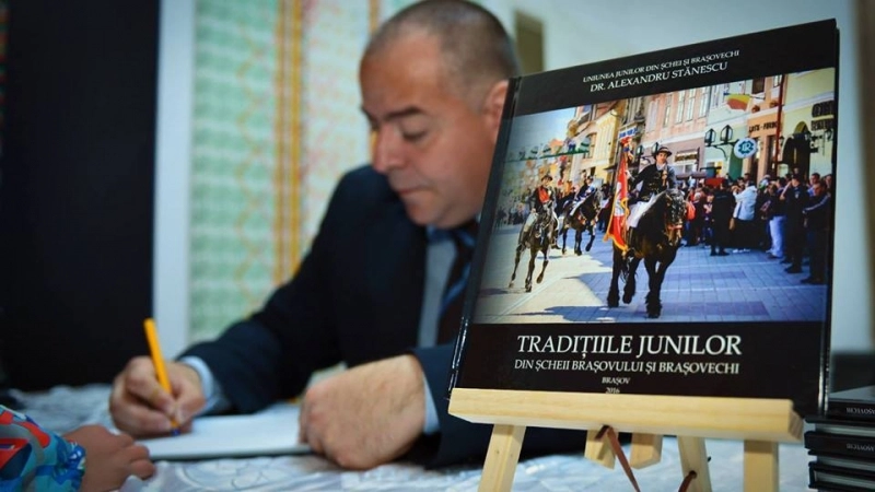 lansare-de-carte-la-casa-junilor-traditiile-junilor-din-scheii-brasovului