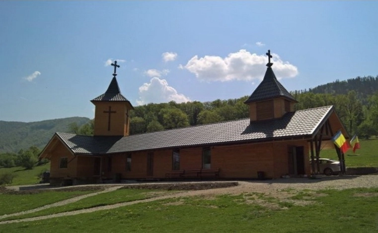 mai-multe-curse-spre-manastirea-de-la-cristian