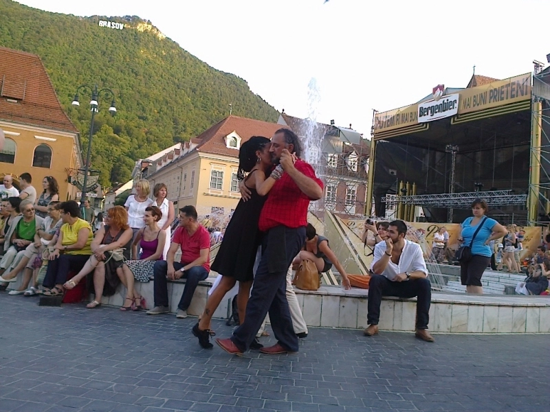maraton-de-tango-in-piata-sfatului