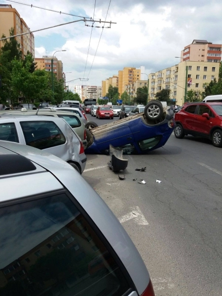 masina-rasturnata-pe-vlahuta