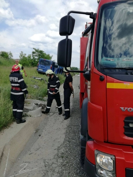 microbuz-intrat-in-parapet-pe-dn1-