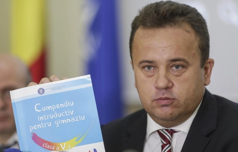 ministrul-educatiei-promite-ca-in-octombrie-manualele-noi-ajung-la-clasa-a-va