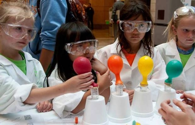 noaptea-cercetatorilor-europeni-la-brasov-