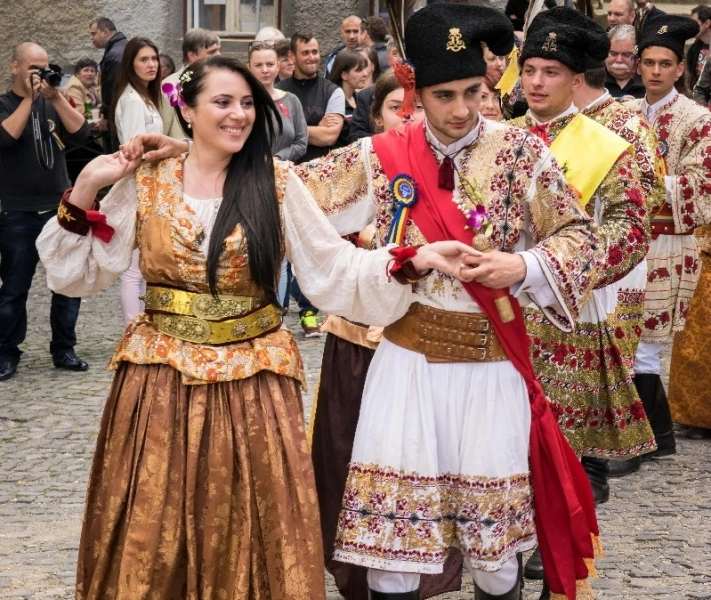 o-noua-intalnire-cu-junii-in-schei-la-jocul-stramosesc-de-la-sargu