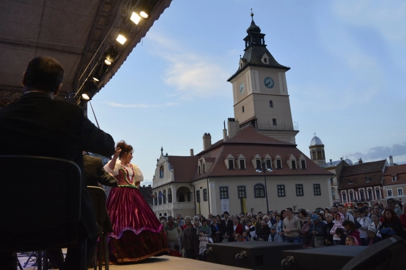 opera-brasov-incheie-stagiunea-cu-un-spectacol-in-piata-sfatului