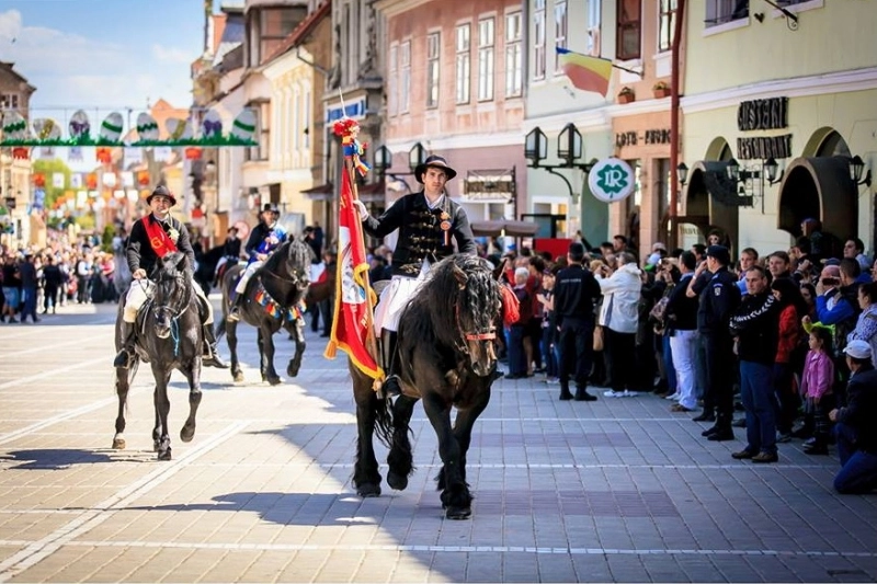 orasul-de-la-poalele-tampei-intra-in-sarbatoare-incep-zilele-brasovului