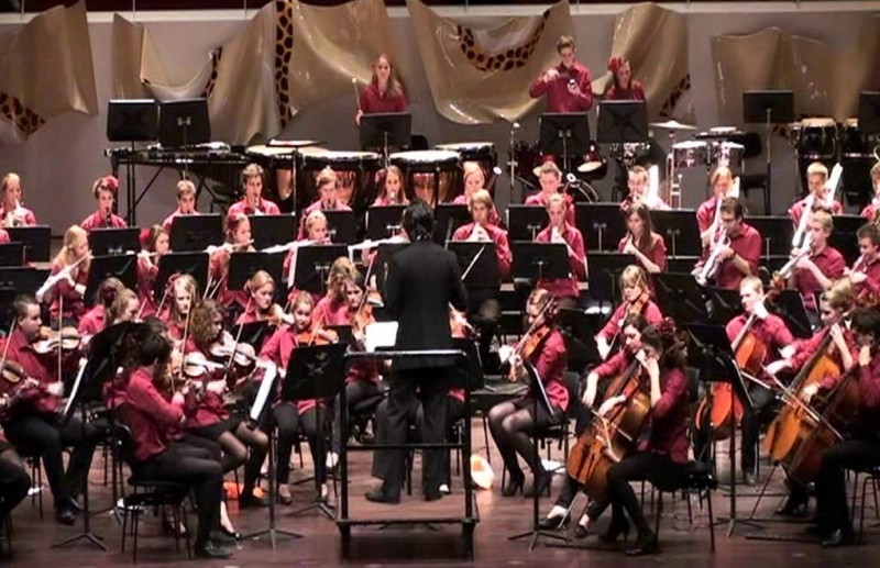 orchestra-simfonica-de-tineret-de-la-haga-sustine-un-recital-in-piata-sfatului