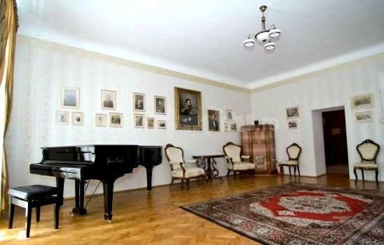 parfum-de-femeie-la-muzeul-casa-muresenilor