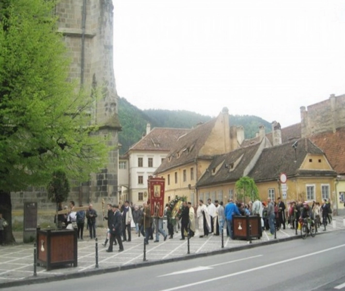 pelerinii-marsurilor-religioase-se-pot-deplasa-doar-pe-trotoare