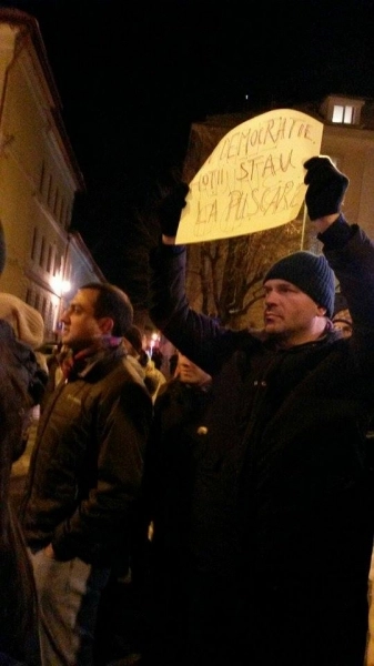 peste-100-de-protestatari-in-fata-prefecturii-brasov