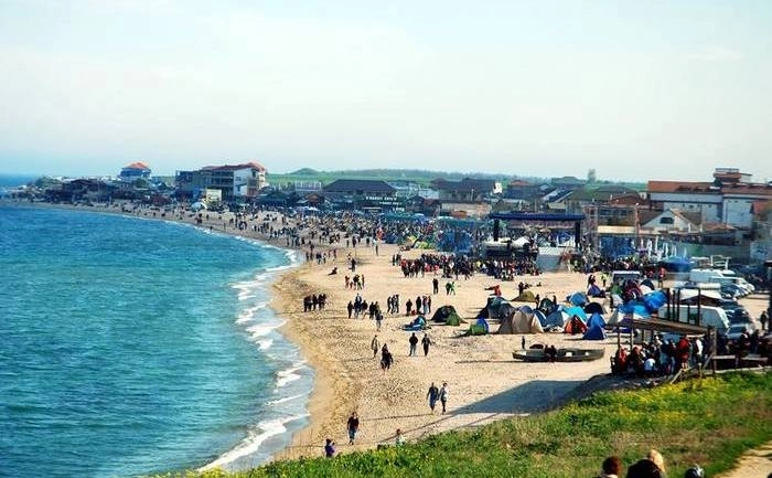 peste-60000-de-turisti-au-petrecut-1-mai-la-mare-sau-la-munte