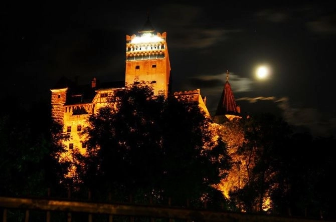 petrecere-de-groaza-in-intampinarea-halloweenului-la-castelul-bran