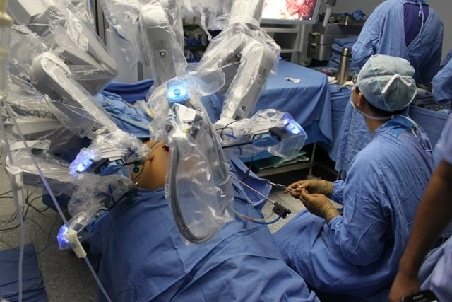 primul-transplant-renal-asistat-robotic-din-sistemul-medical-privat-din-romania