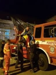 protestatar-coborat-de-pe-cladirea-tribunalului-dupa-sapte-ore-