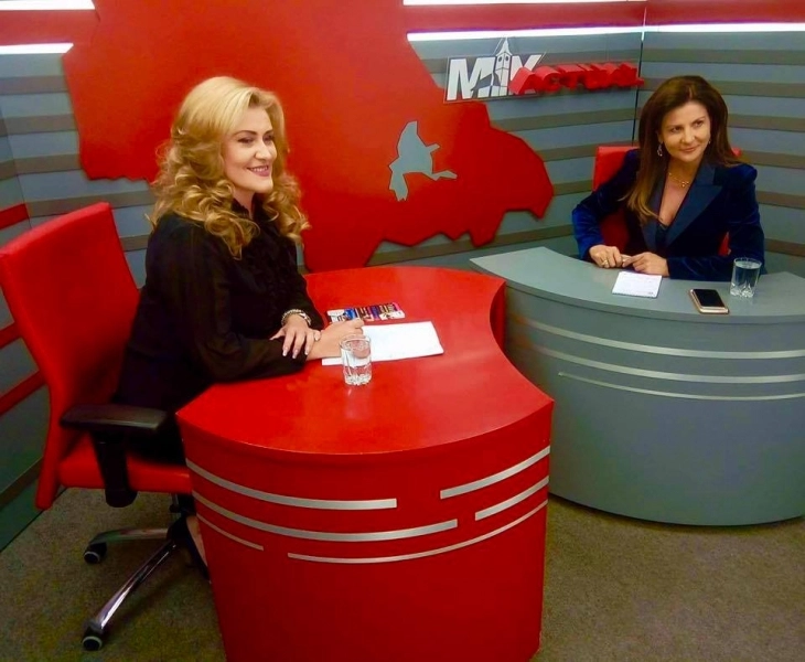 raluca-baghiu-la-mix-actual-(1)