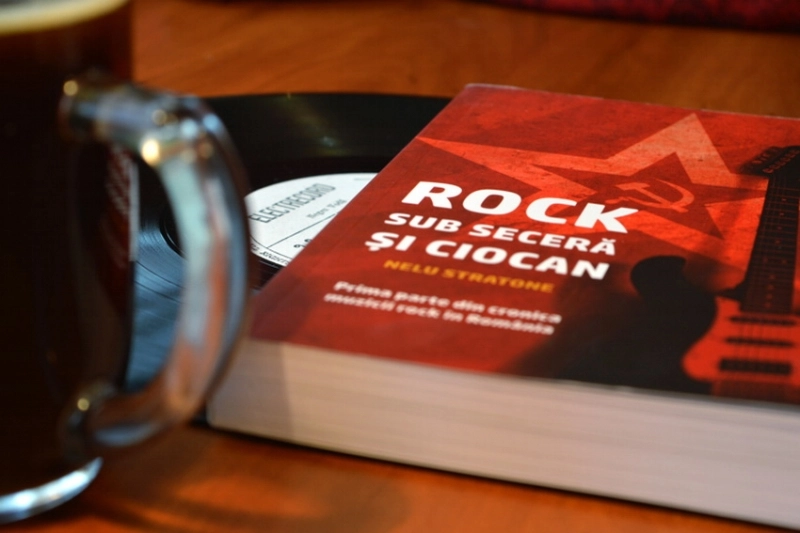 rock-sub-secera-si-ciocan-tulburatoare-enciclopedie-a-rockului-romanesc