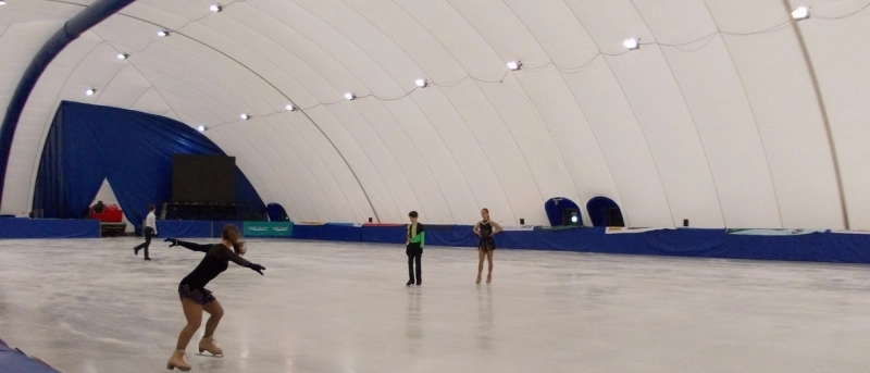 sa-deschis-si-patinoarul-din-poiana-brasov