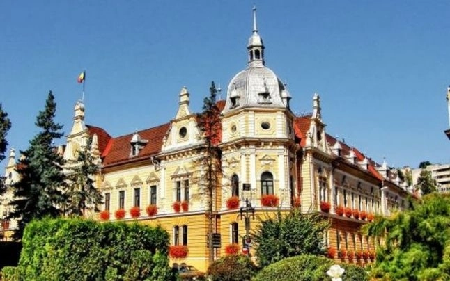 salarii-duble-pentru-unii-functionari-din-primarie