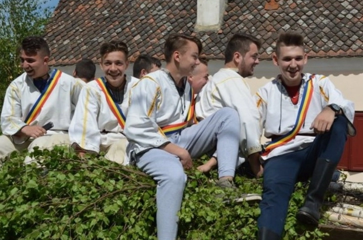 sambata-la-cristian-se-bat-mestecenii