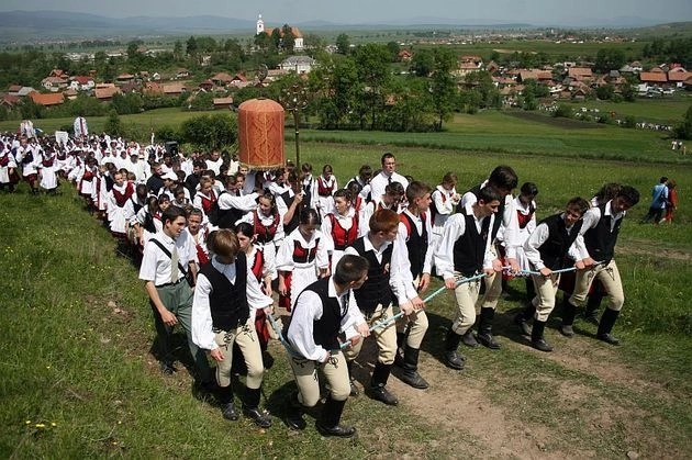 sarbatoarea-rusaliilor-in-feldioara