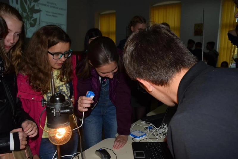 sesiune-de-comunicari-stiintifice-pentru-a-prezenta-experimentele-liceenilor-brasoveni