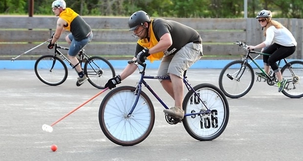 sfantu-gheorghe-este-gazda-unui-campionat-de-polo-pe-biciclete