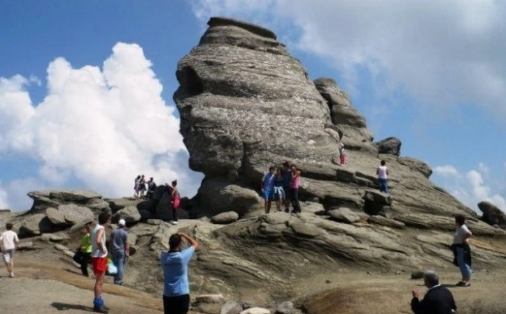 sfinxul-si-babele-motiv-de-disputa-intre-judetele-dambovita-si-prahova