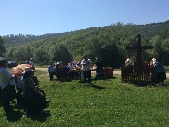 slujba-pe-ruinele-fostei-manastiri-de-la-venetia-de-sus