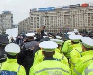 sute-de-oameni-ai-legii-protesteaza-de-ziua-politiei