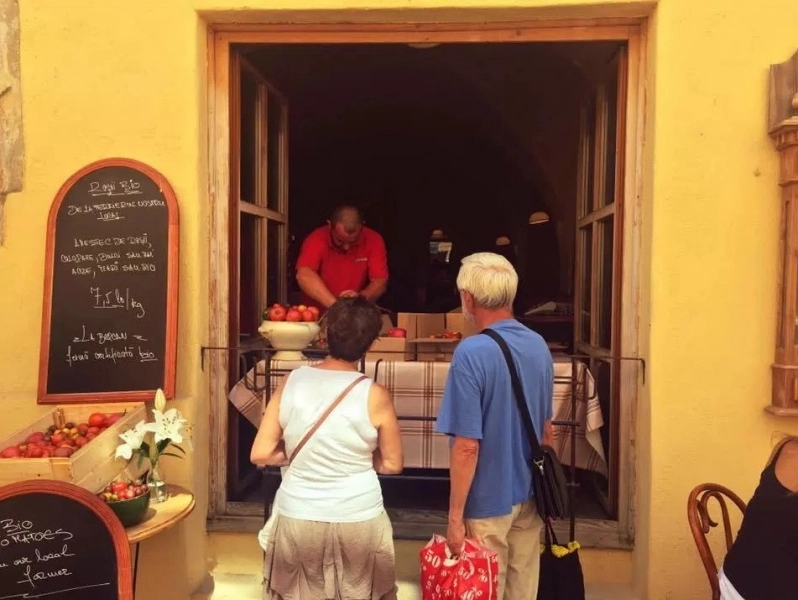 targ-inedit-de-legume-organizat-pentru-o-zi-la-un-bistro-din-brasov