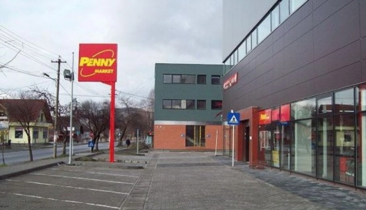 trecere-de-pietoni-amenajata-la-noua-pentru-acces-mai-simplu-spre-supermarket