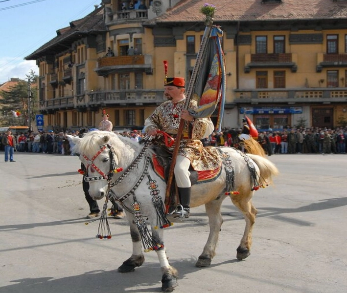 turul-pietonal-gratuit-prin-centrul-brasovului-batranul-schei-si-junii-sai