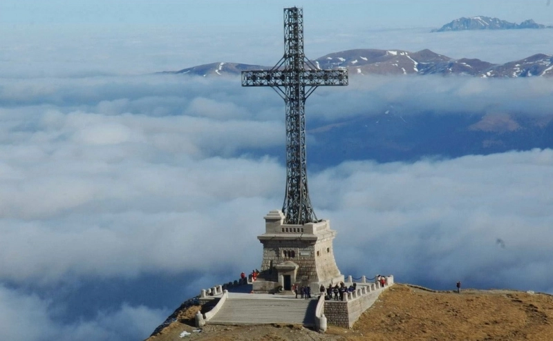 un-monument-sarbatoreste-astazi-89-de-ani-crucea-de-pe-caraiman-inaugurata-in-14-septembrie-1928