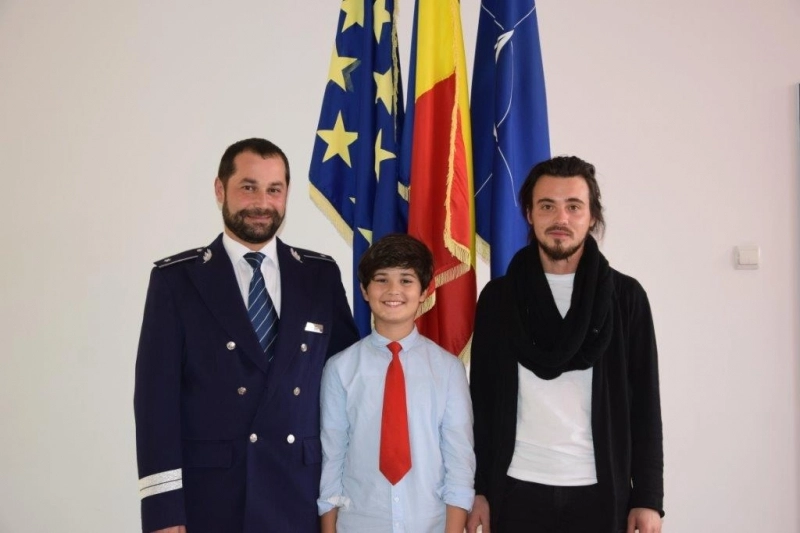 un-politist-brasovean-si-copilul-sau-au-restituit-un-portofel-cu-bani-si-acte-