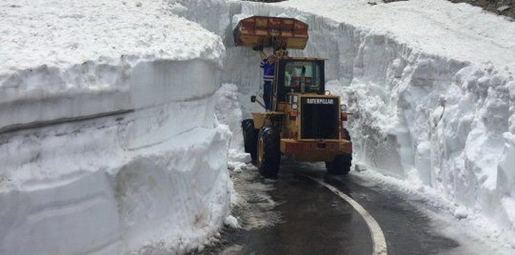 zapada-impresionanta-in-prag-de-vara-pe-transfagarasan