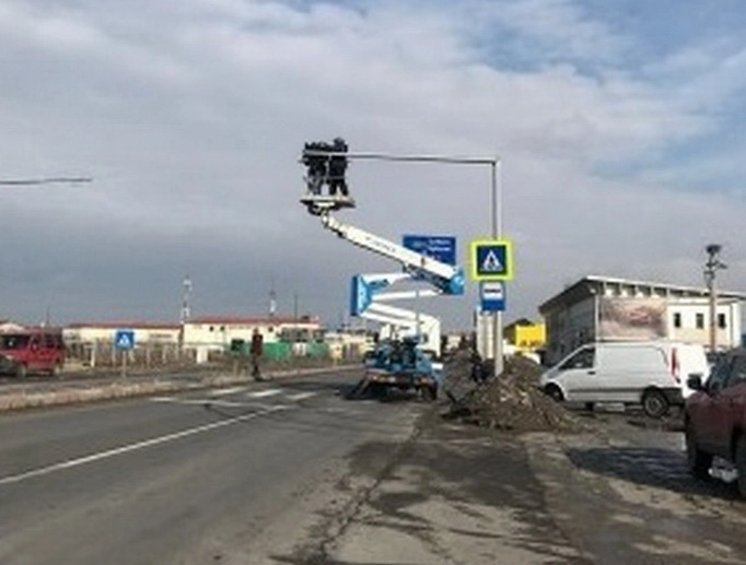 -apar-trecerile-de-pietoni-semaforizate-pe-dn-13-cu-buton-si-iluminare-suplimentara