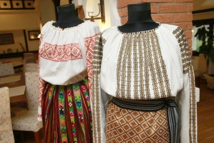 -colectie-ce-surprinde-frumusetea-femeii-prezentata-la-100-de-ani-de-romanie