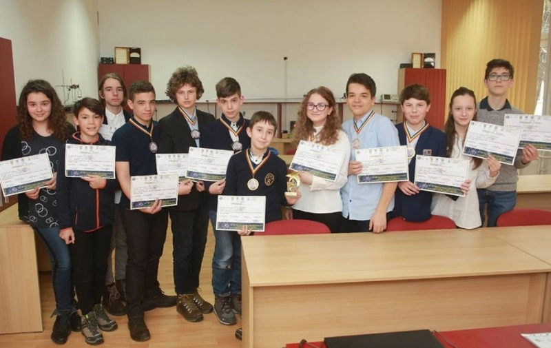 13-premii-la-fizica-aduse-de-elevii-olimpici-brasoveni