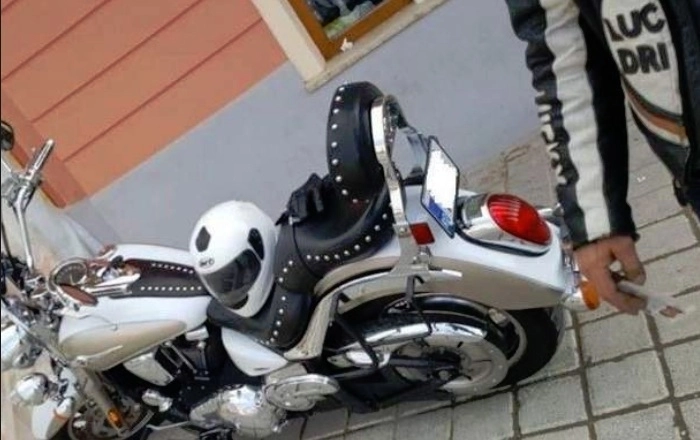 a-intrat-cu-motocicleta-in-piata-sfatului-si-a-stat-24-de-ore-in-arest