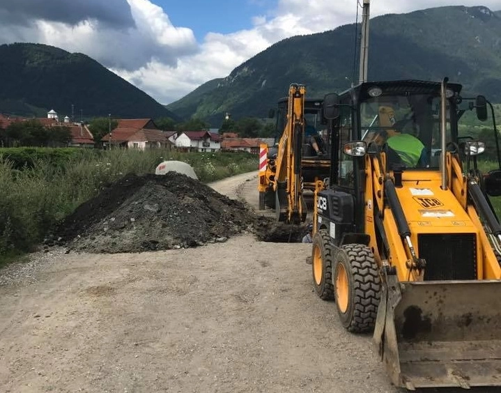 au-inceput-lucrarile-de-canalizare-pe-strada-barsei-din-zarnesti