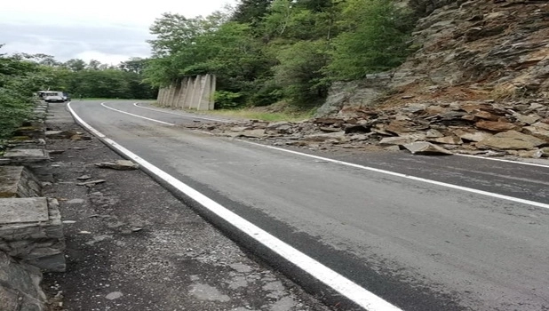avertizare-pentru-turisti-au-loc-caderi-de-pietre-pe-transfagarasan