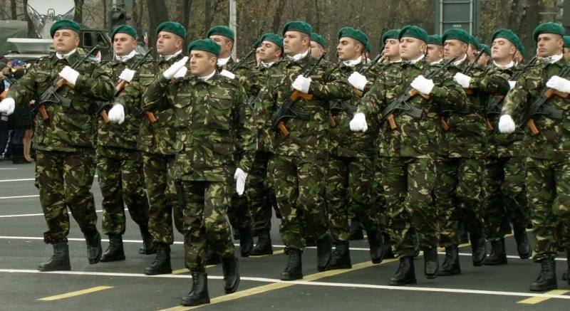 brigada-2-vanatori-de-munte-sarmizegetusa-prezinta-onorul-eroilor-cazuti-la-datorie