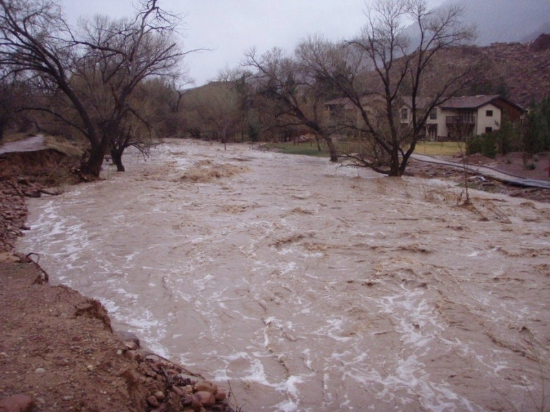 cod-rosu-de-inundatii-la-brasov