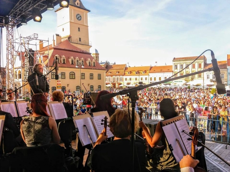 concert-estival-al-filarmonicii-in-piata-sfatului-armonii-muzicale